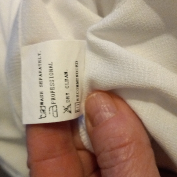 NWOT Just Fashion Now Spring Floral Top V Neck.     Size Large - Picture 9 of 9